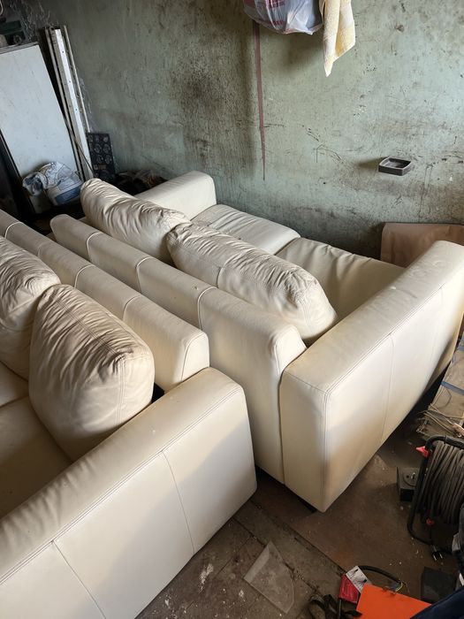 Кожаный Диван, мягкая мебель в отличном состоянии, длина 130-140 см, .