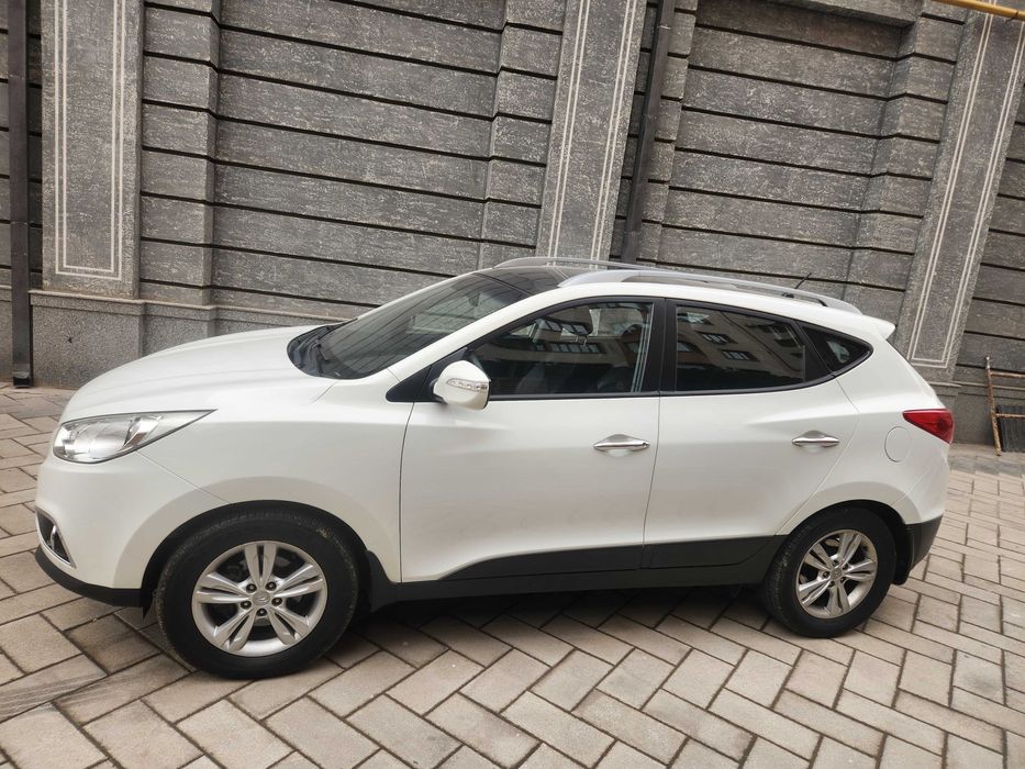 Продается HUNDAI TUCSON 3я позиция