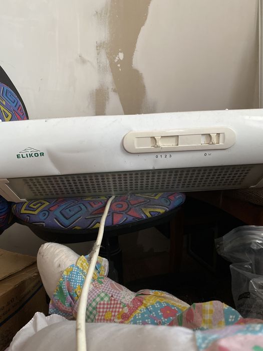 Отдам вытяжку, рабочая