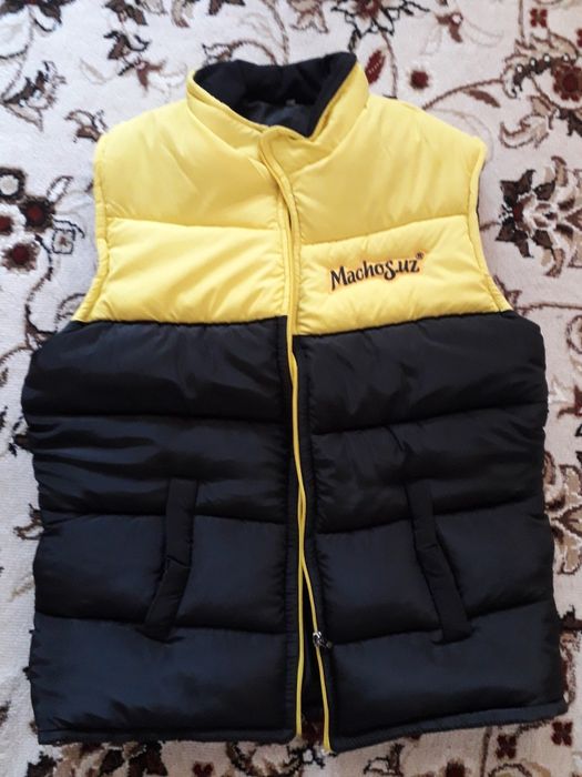 Дутые теплые жилетки