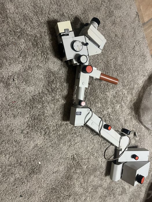 Бинокулярен микроскоп