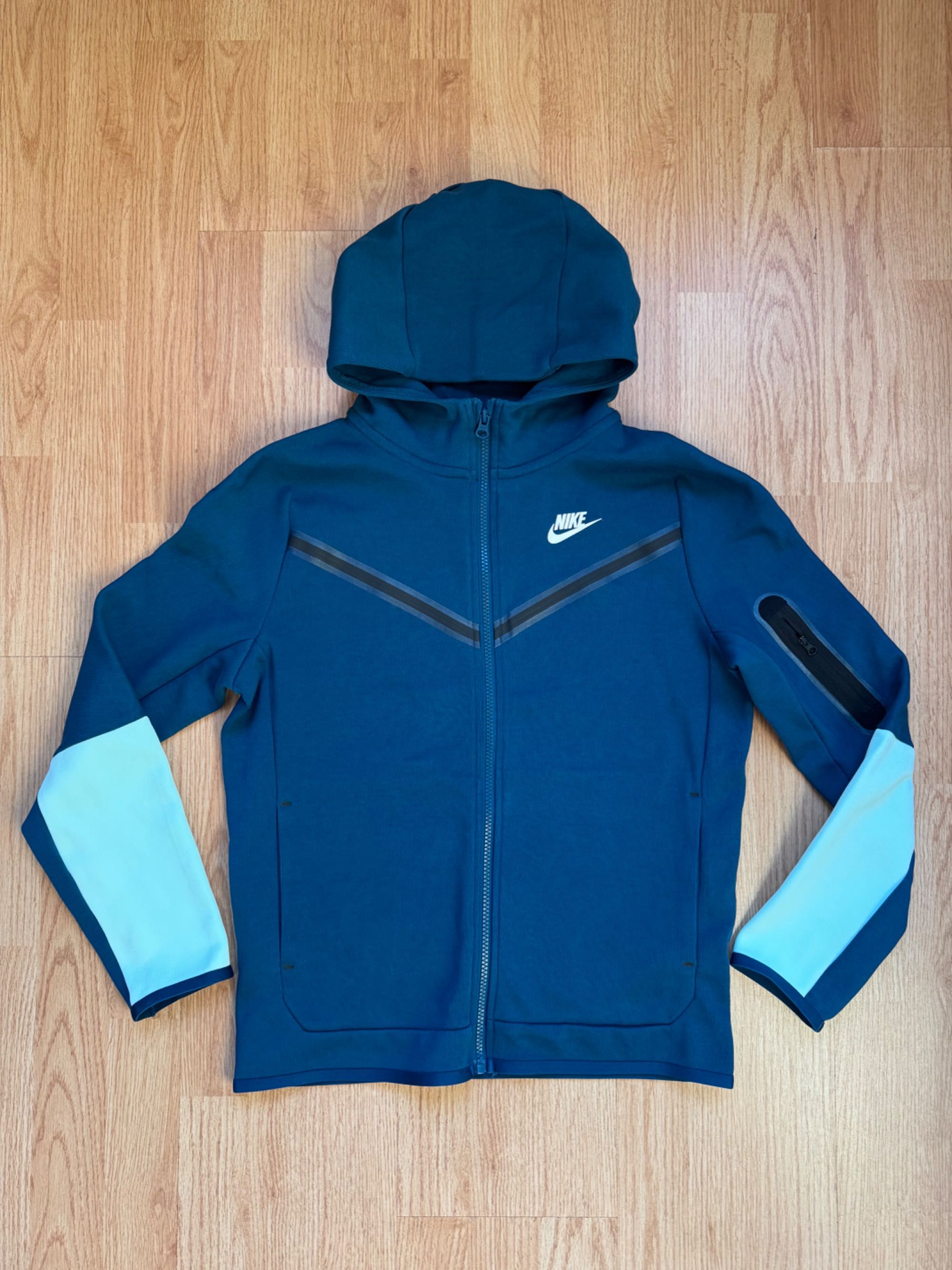Nike Tech Fleece детски суитшърт
