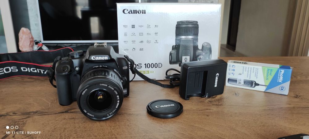 Фотоапарат Canon EOS-1000D+обектив EF-S 18-55mm