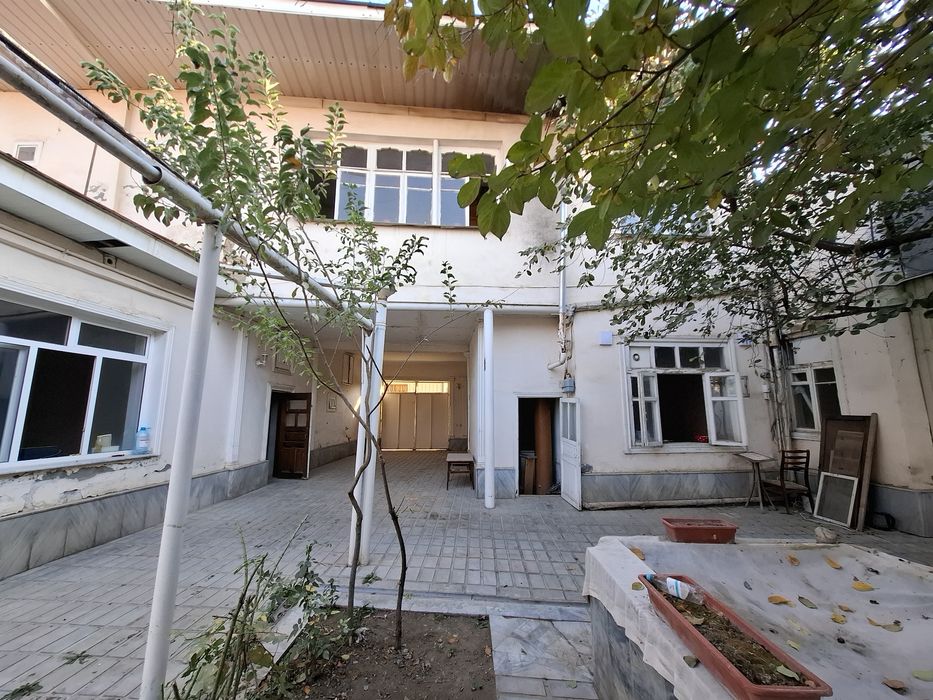 Продатся большой дом вдоль дороги