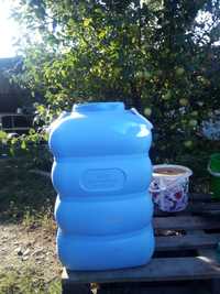 Продам пластиковыи бак для воды