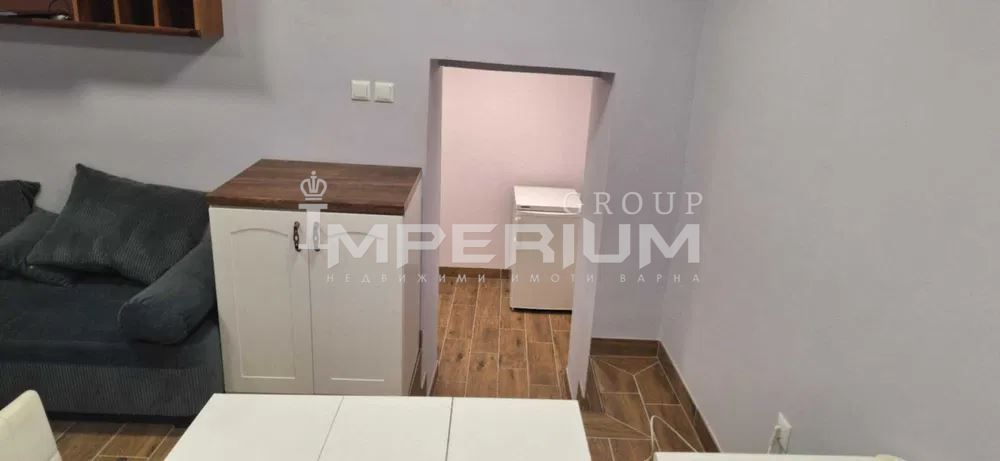 Дава се под наем Двустаен апартамент в Варна, Център - 40 кв.м за 357 € - Снимка #2