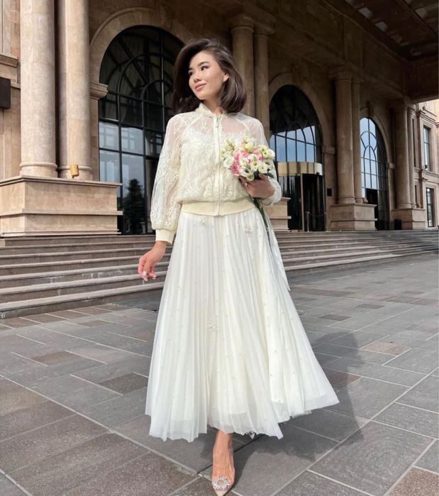 Тройка ( Л рр) кремового цвета расшитая бисером