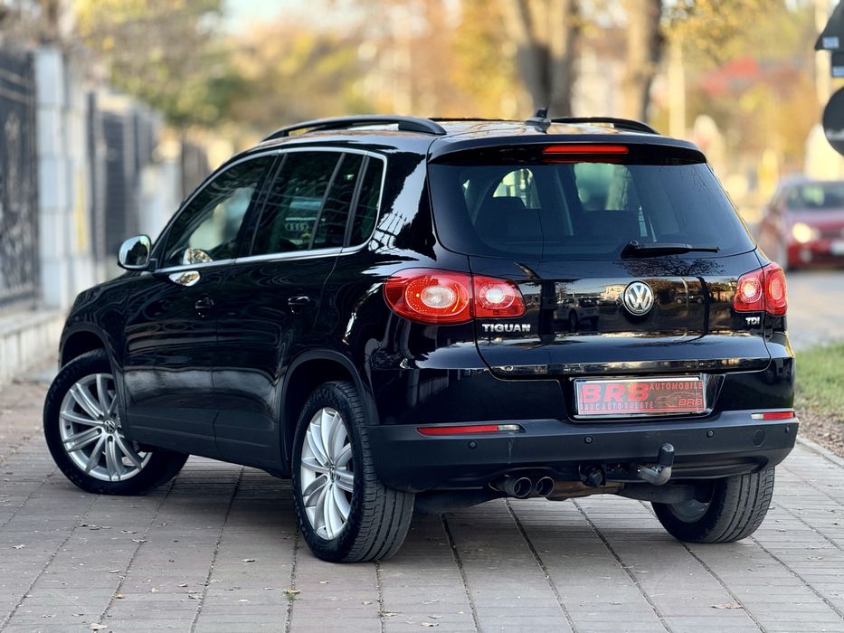 • Volkswagen Tiguan 2011 • 2.0 Diesel / 4x4 / Parc Auto • Rate •