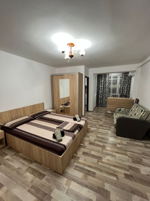 Închiriez garsoniera