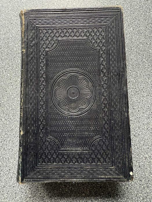 Biblia / Biblie veche ,engleza, an 1842 , 15 x 9 cm