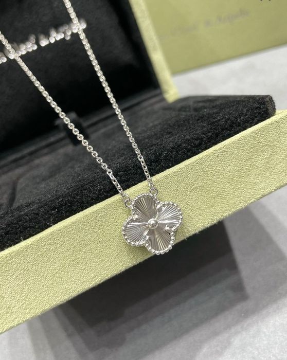 Van Cleef & Arpels позлатено колие