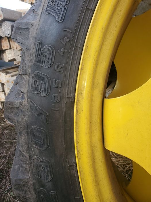 Cauciucuri 230/95R44 cu jante