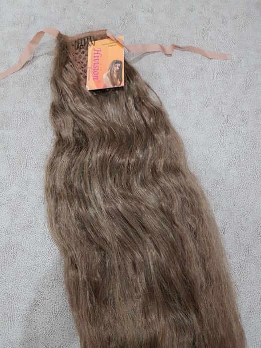 Продам хвост на заколке  и лентах  блонд