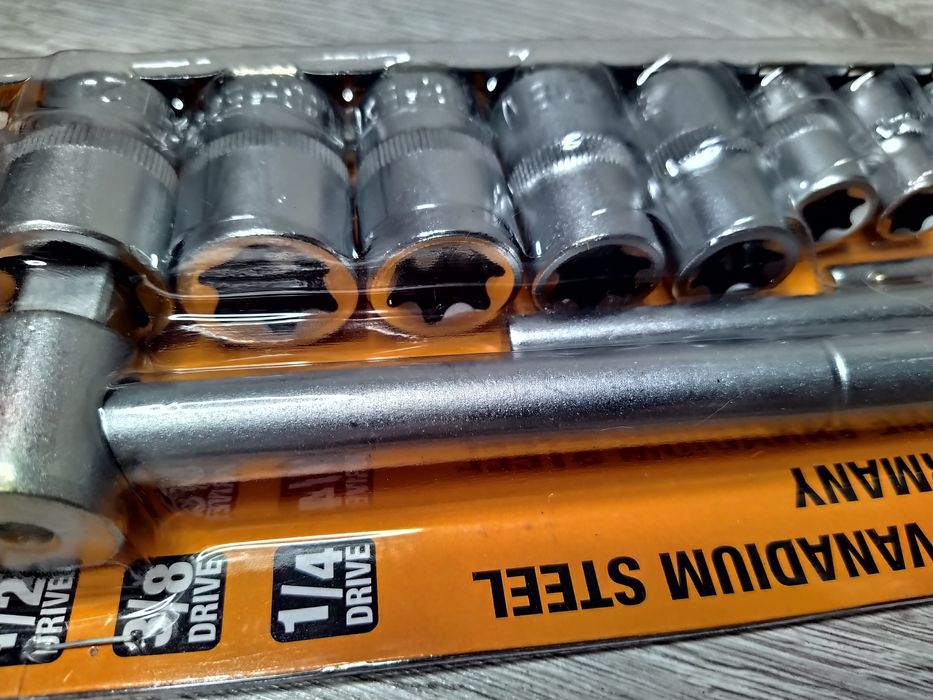 Set 17 Piese Chei Tubulare E Torx cu Sina si Antrenor Culisant NOU!