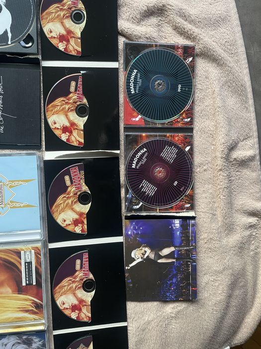 Продавам DVD и CD на Madonna