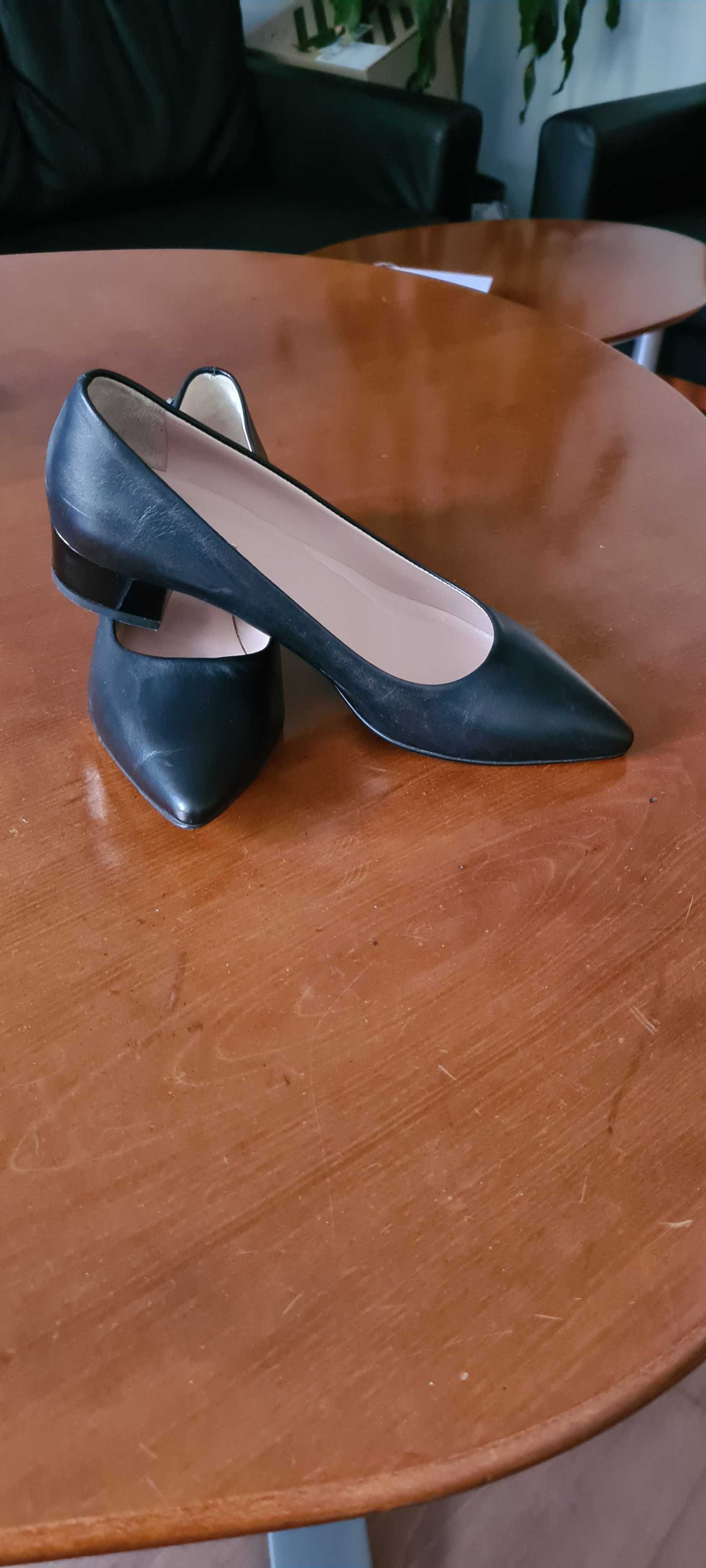 Оригинални обувки Pollini