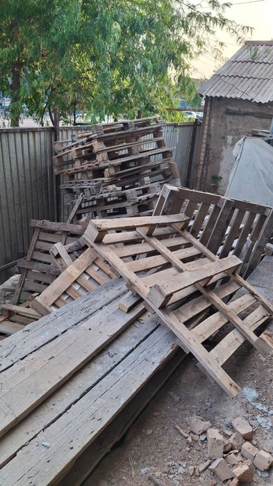 Продается поддоны почти новый хорошие отдам по 1000