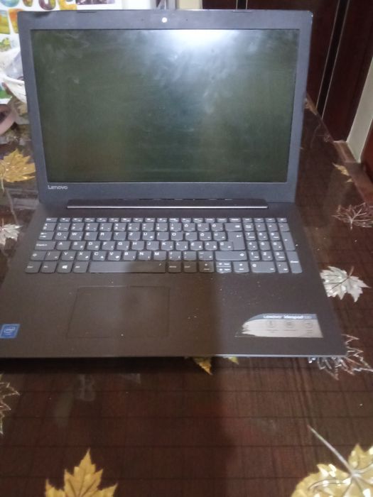 Vând laptop Lenovo