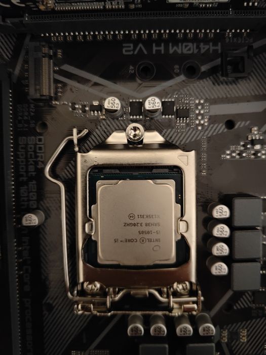 Vând procesor i5 10505 Transport gratuit!