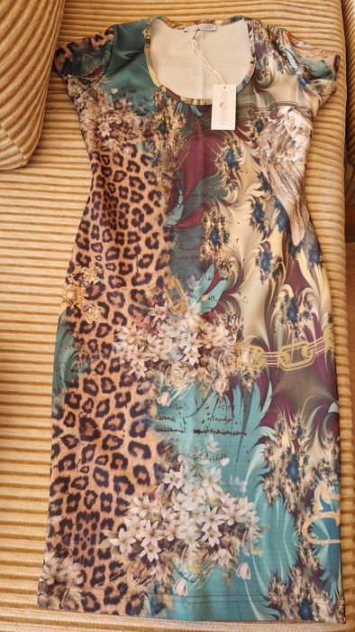 Дамска рокля с флорален принт,спортно -елегантна