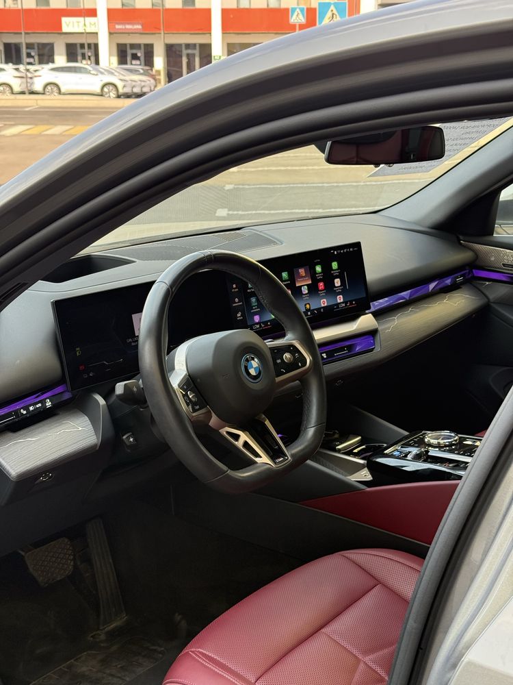 BMW i5 35L v nalichii