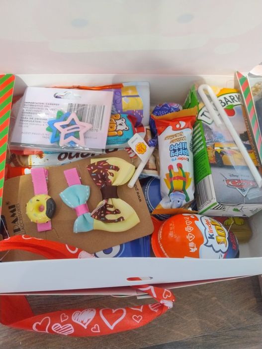 Vând cutii cu dulciuri pentru Moș Nicolae