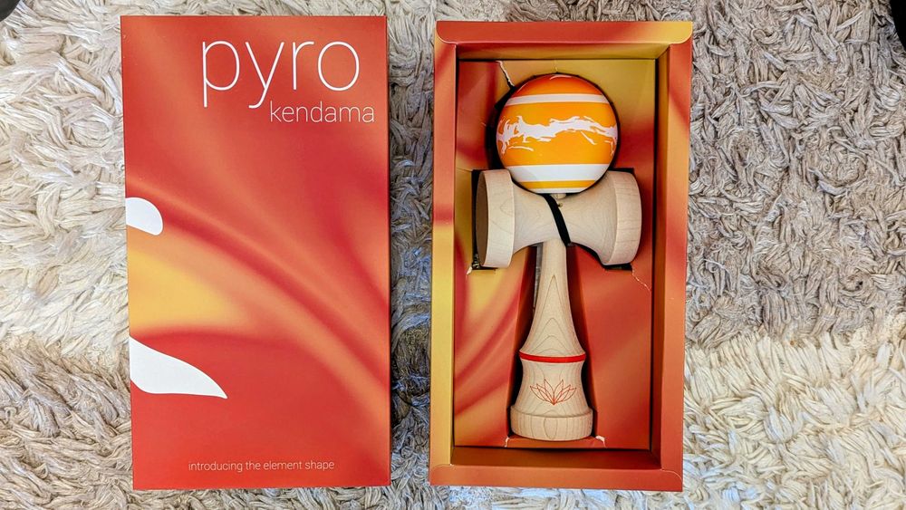 Lotus Kendama Pyro, Flow, Gallagher (antiskid tama, maple base hole)