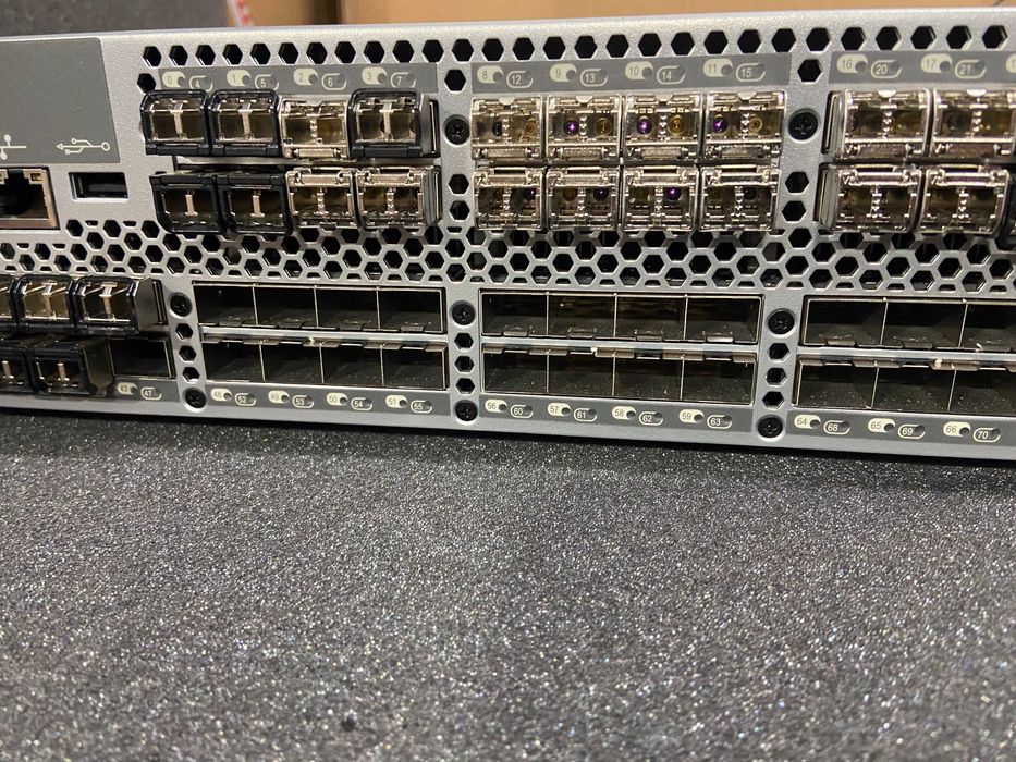 HP StorageWorks 8/80 SAN Switch суич (Brocade 5300)