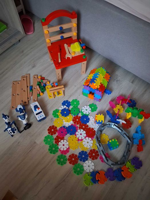 Lot jucarii din lemn de construit/ piese constructii