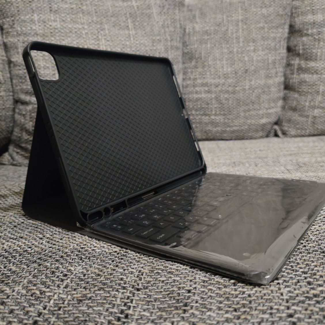 Tastatura si carcasa pentru Ipad air 5a generatie

Tasratura bluetoot