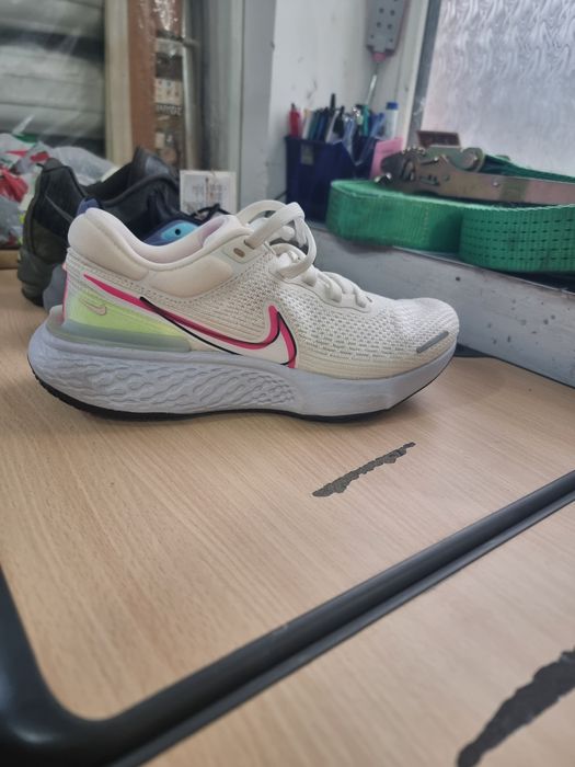 Donez adidasi noi originali DOAR PT PICIORUL DREPT