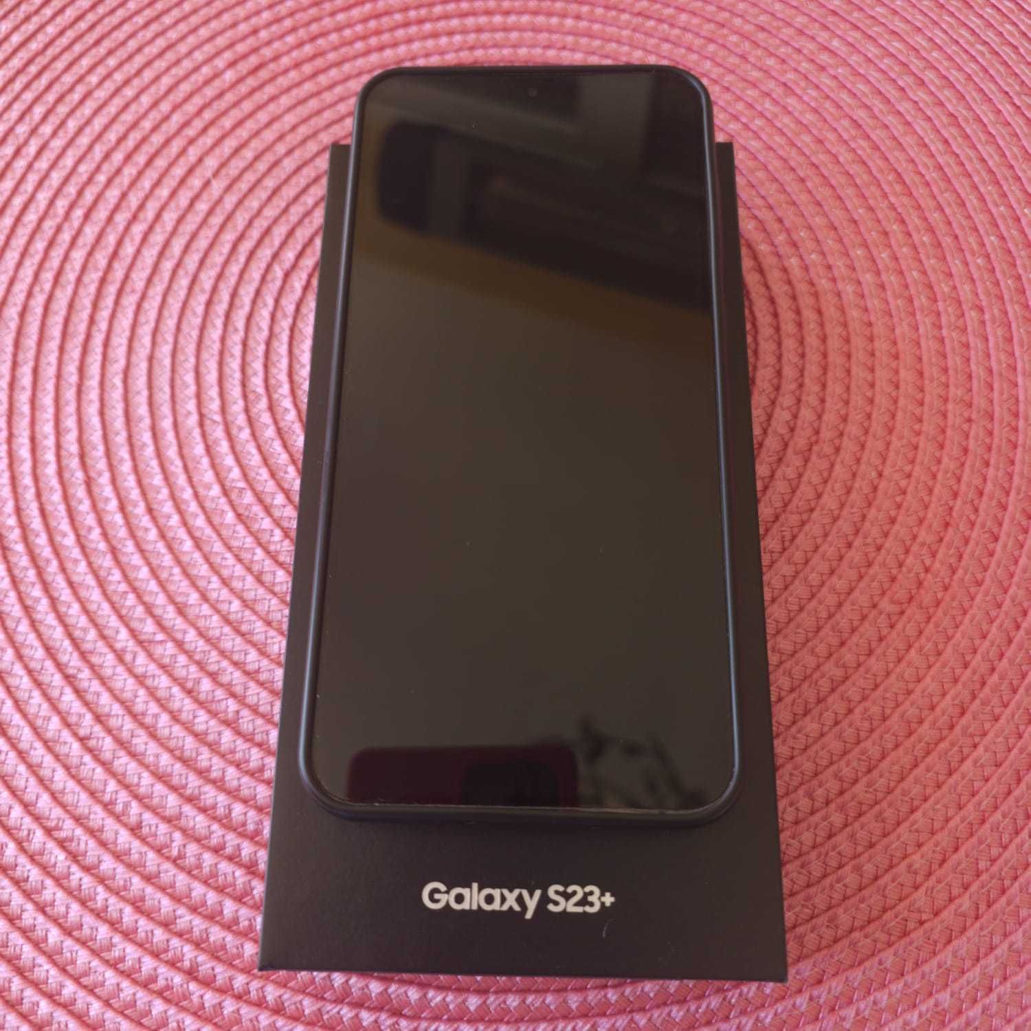 Продавам Самсунг S23plus неразличим от нов