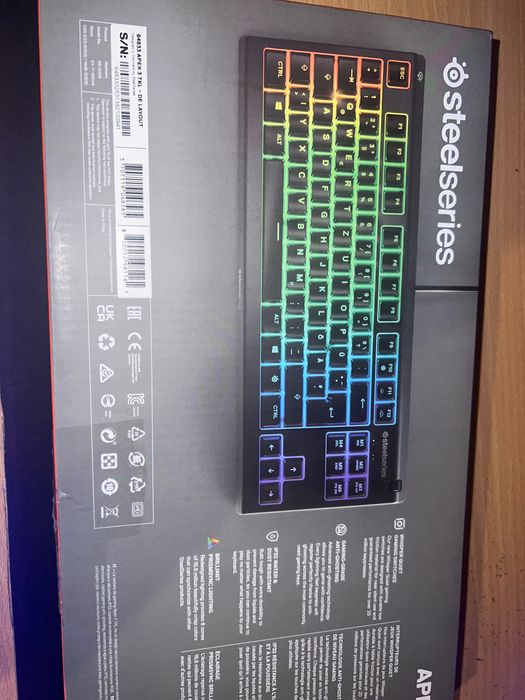 Продавам клавиатура Steelseries Apex 3 TKL чисто нова, не е отваряна