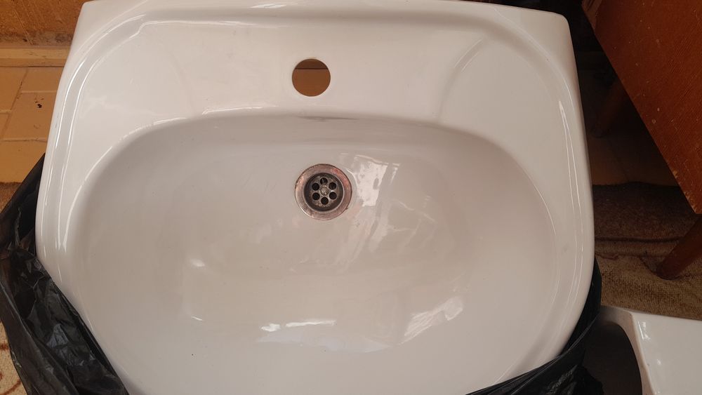 Продам раковину тюльпан бу кран новый
