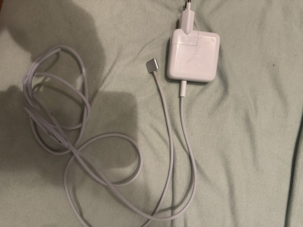 Apple Macbook Air M2 13.6” 8GB RAM 256 GB SSD 8 ядрен GPU & CPU
