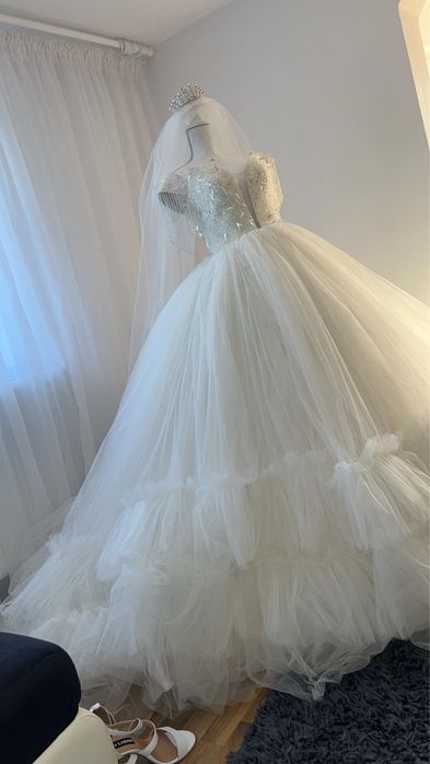 Rochie de mireasa tip printesa