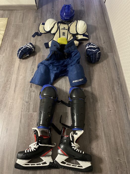 Продам хоккеную форму на взрослого