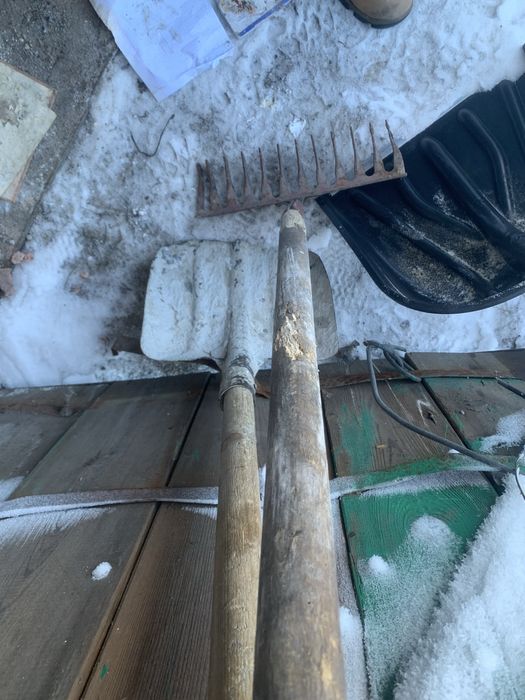 Лопата снегоуборочная и две совковые советские