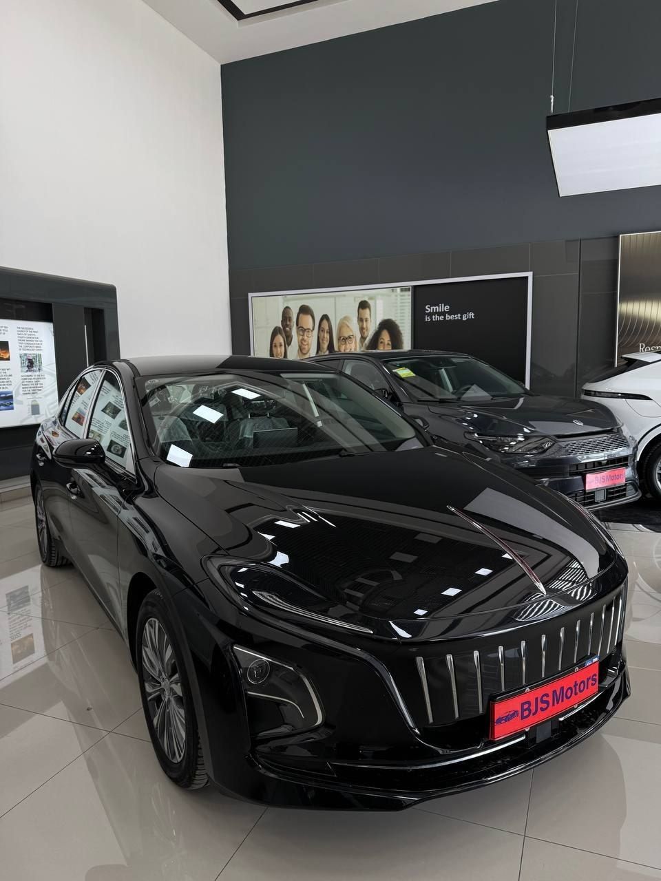 HONGQI E-QM 5 natariusga tayyor skidka ketvotti shoshilamiz