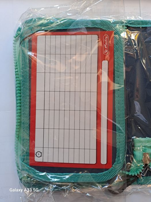 Vând penar echipat cu 26 piese marca Herlitz.
Penarul este nou, sigila