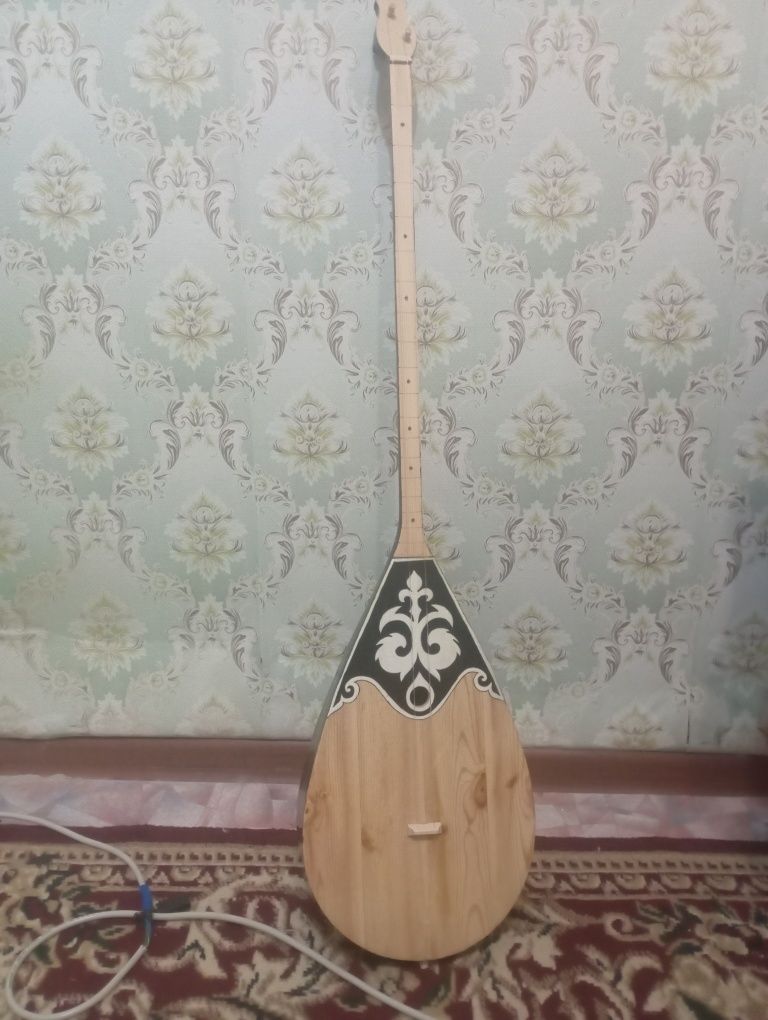 Домбыра ручной работы