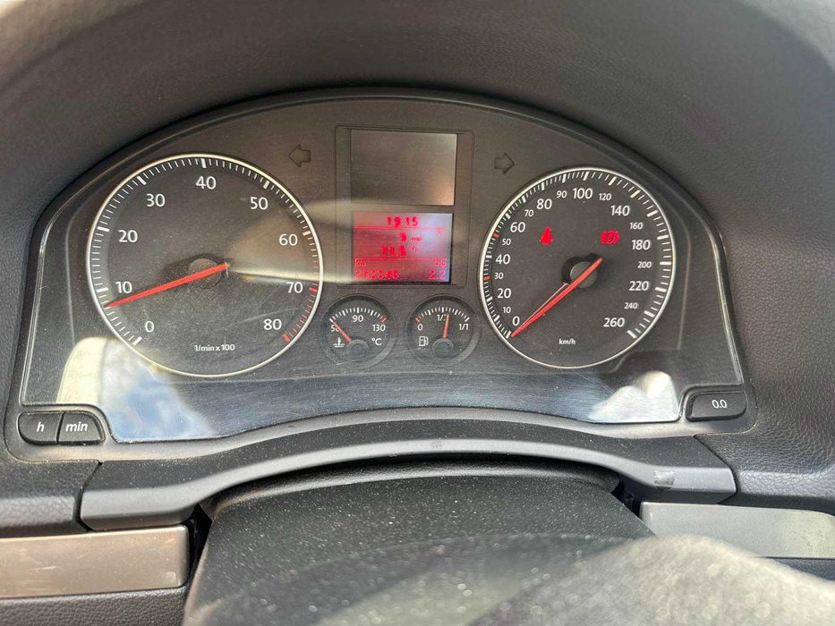 Volkswagen Golf V 1.6 FSI