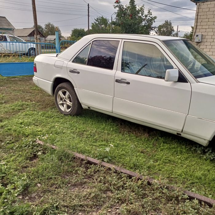 Продам Мерседес 124