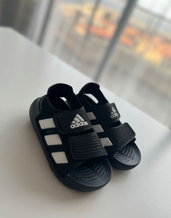 Нови сандали adidas