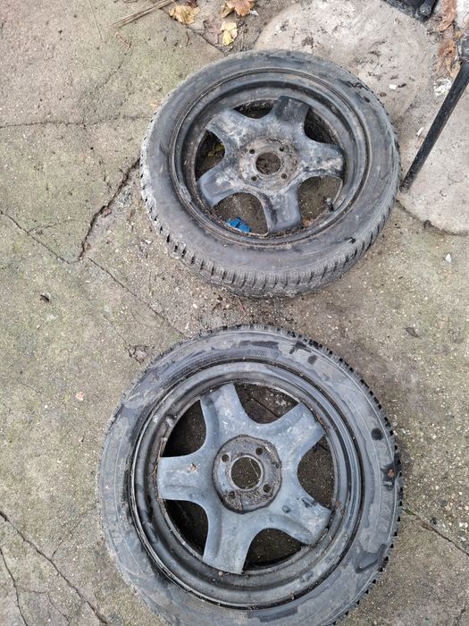 Два броя зимни гуми Гудиар ултра грип 16ки