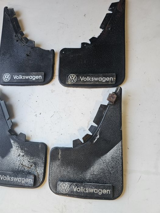 Set aparatori noroi Volkswagen Golf 1 / Jetta 1

Se vand exact cum sun