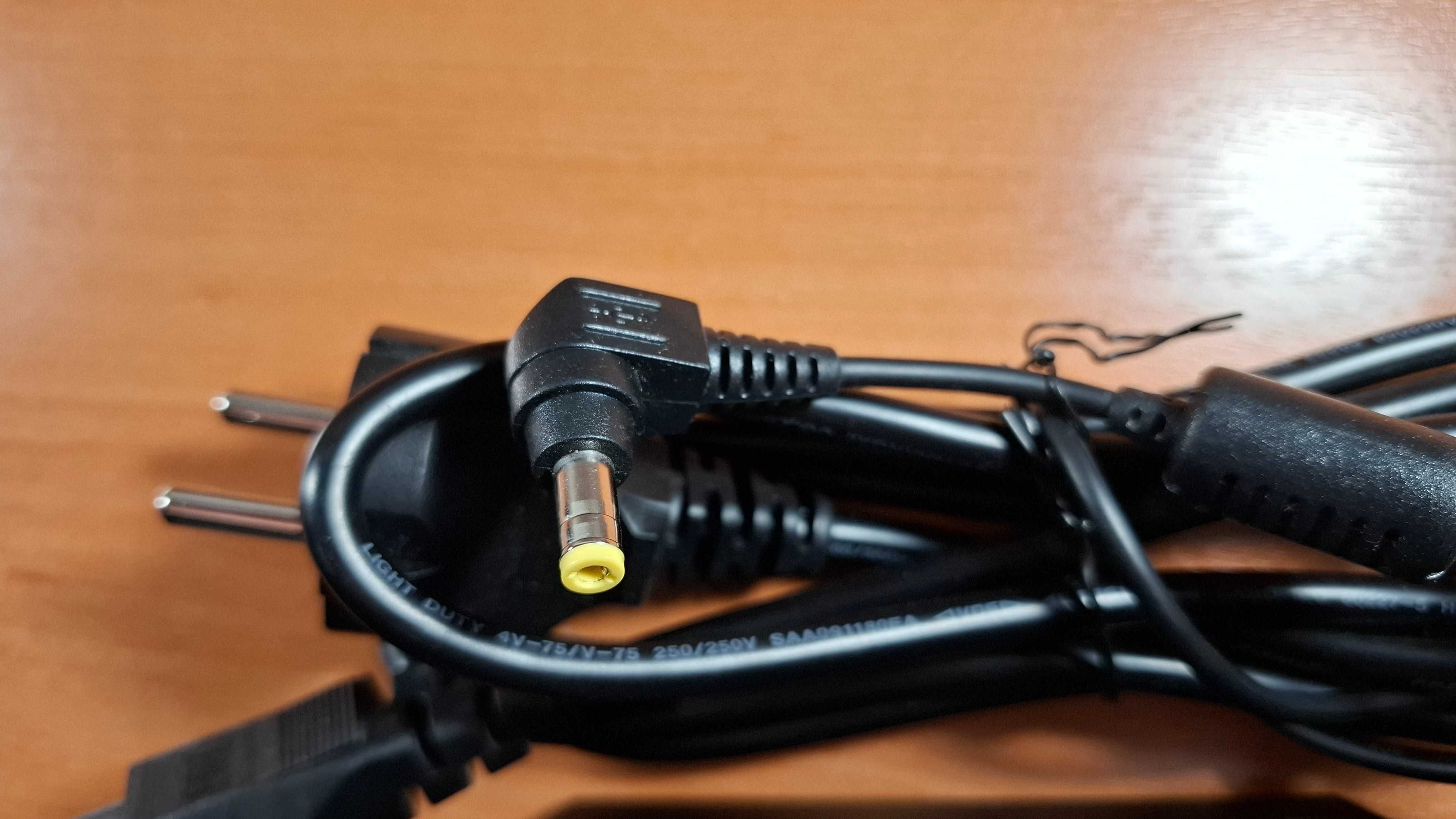 НОВО оригинално зарядно за лаптоп Fujitsu