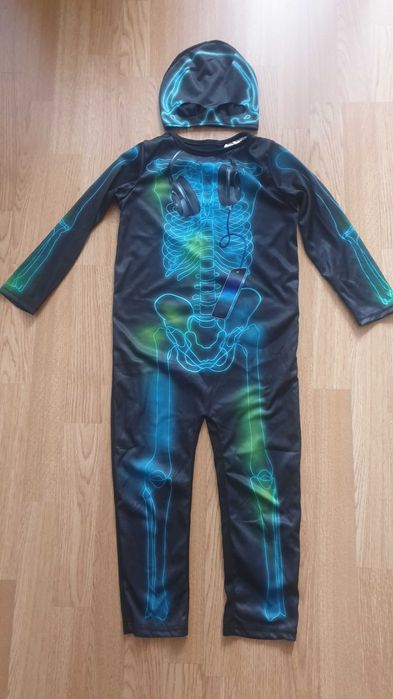 Костюм за Хелоуин от 2 части, гащиризон и шапка, размер 110см-116см.