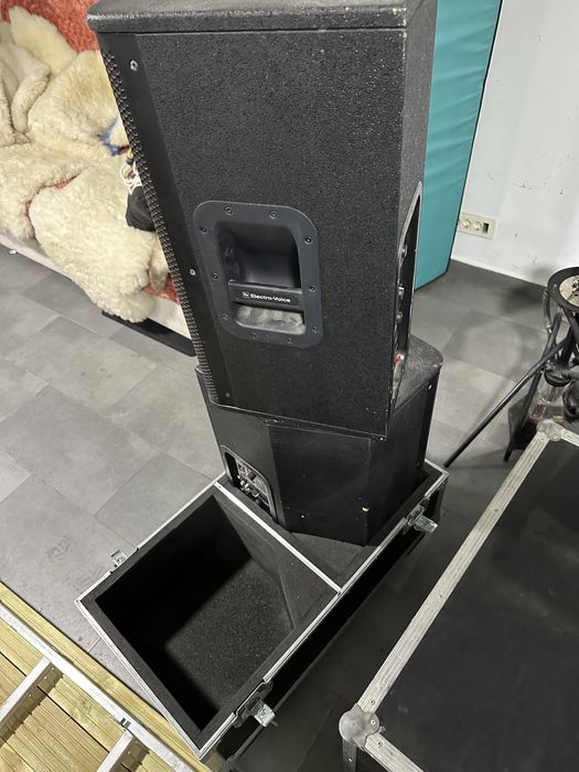 Vand 2 Boxe Active petrecere 1000 wati fiecare - Electro Voice ELX112P