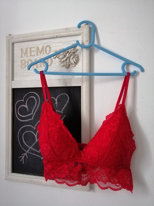 Bustiera sutien rosu din dantela H&M marimea M 38